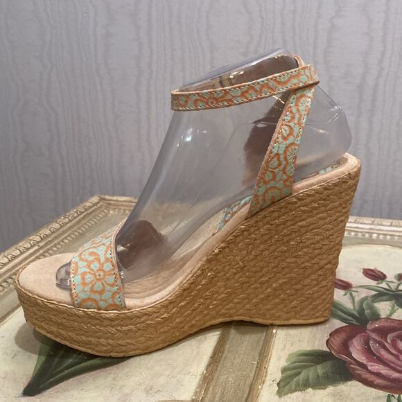 Sbicca Kimms Leather Floral Wedge Sandals Blue Tan Sz 9 New in Box - Picture 2 of 14